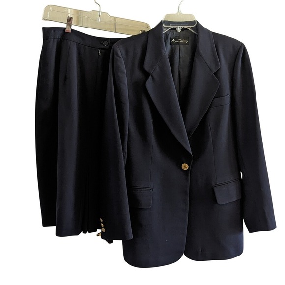 Ann Freedberg Other - Vintage Ann Freedberg 2 Piece Suit Navy 10 Jacket & Skirt Kick Pleat